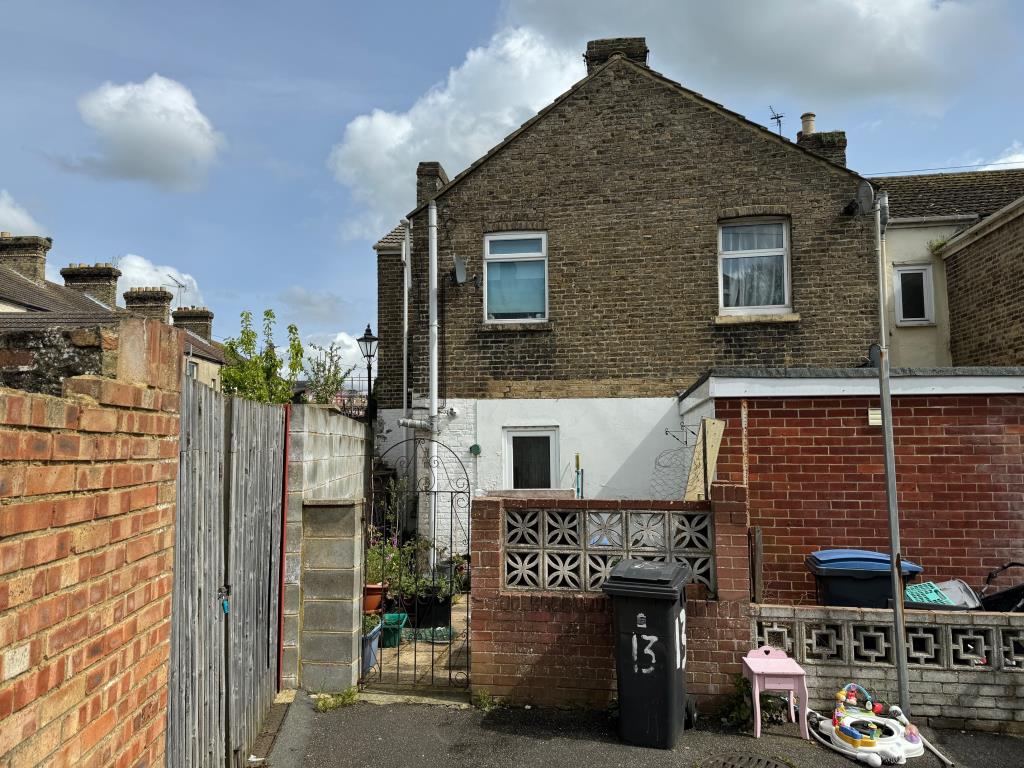 Lot: 17 - TWO-BEDROOM HOUSE FOR INVESTMENT - Rear of property